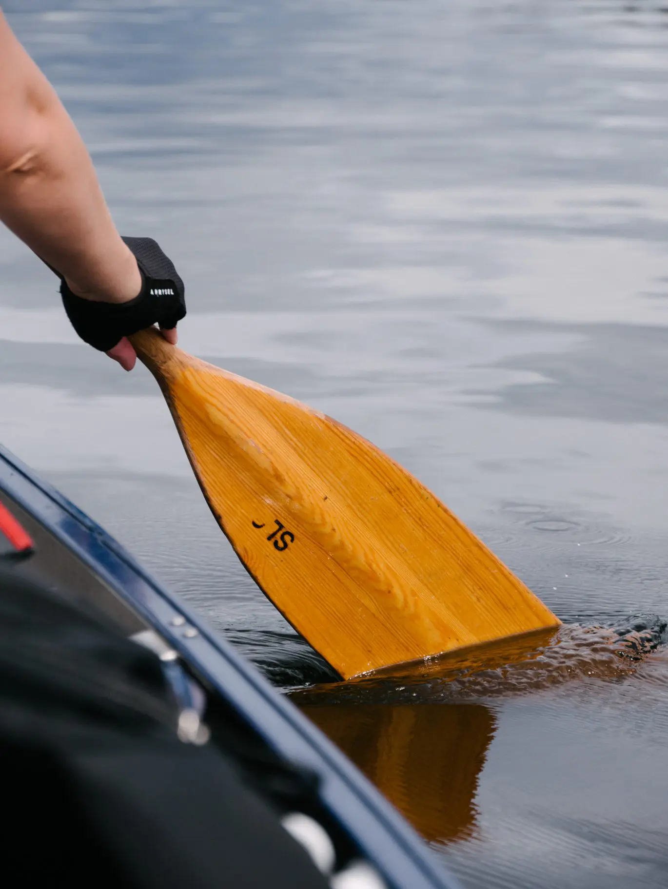 peddel in het water