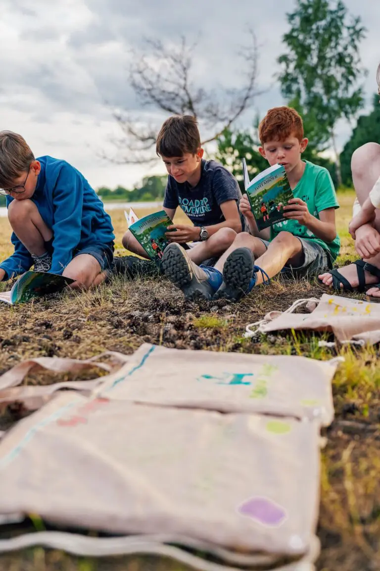 kinderen op canoe tribe