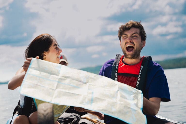 Menschen auf der Kanutour