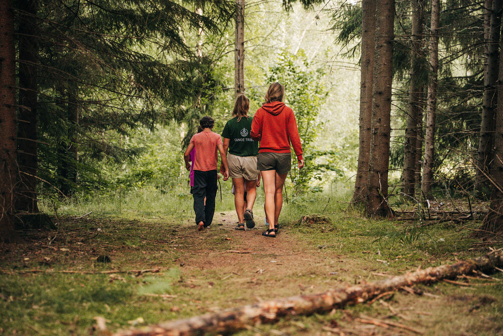 kinderen in bos